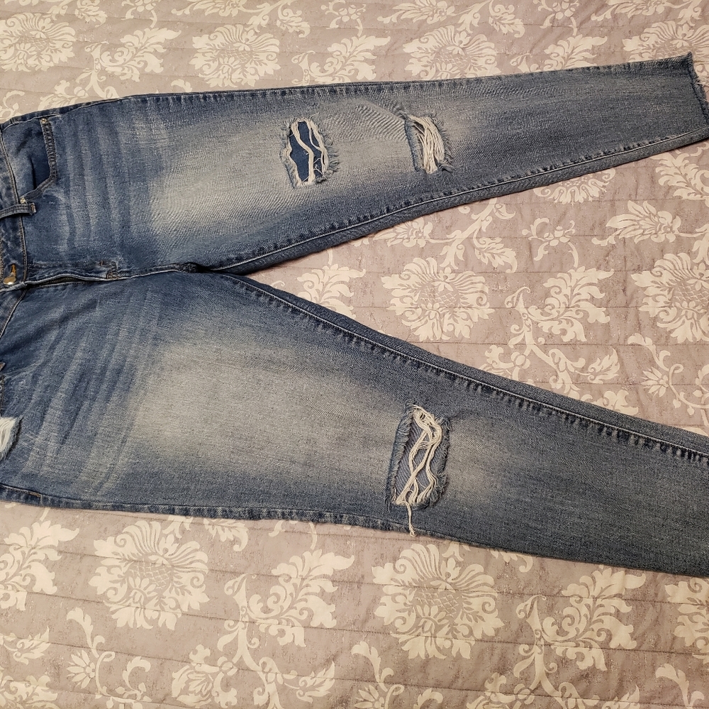 Jennifer Lopez Destructed Skinny Ankle Jean